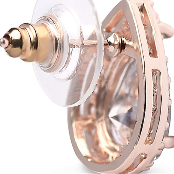 Rose gold tear drop earring with cubic Zirconia - Picture 5 of 5